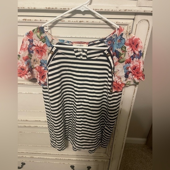 Umgee Tops - Umgee Stripes and Flower T-shirt